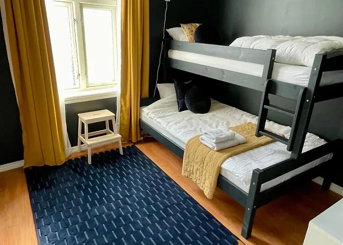 Sentral Og Fargerik Bygardsleilighet Lägenhet Halden