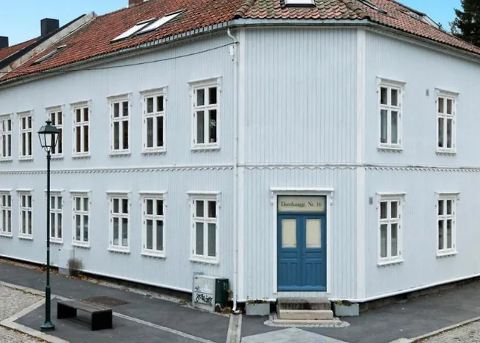 Lägenhet Sentral Og Fargerik Bygardsleilighet