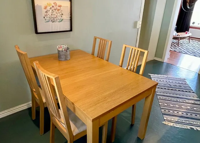 Sentral Og Fargerik Bygardsleilighet Halden